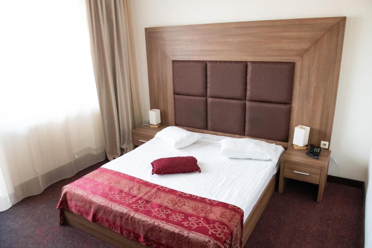 Hotel Panoramic Râmnicu Vâlcea Buitenkant foto